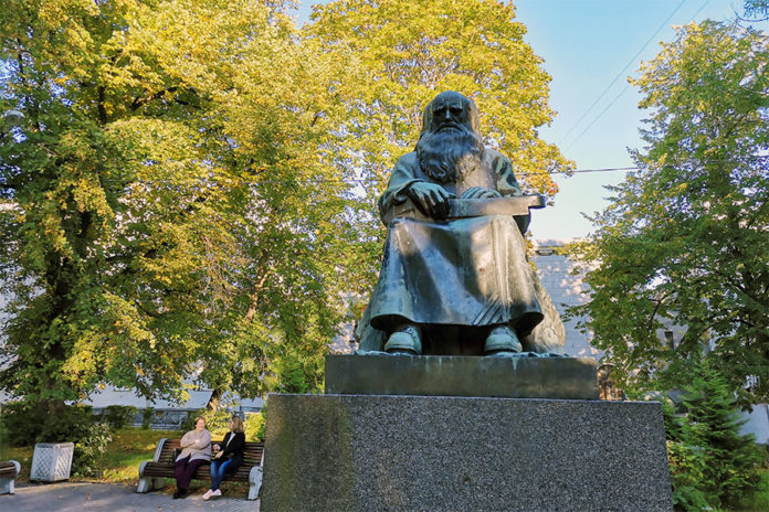 Памятник Рунопевцу в Сортавале